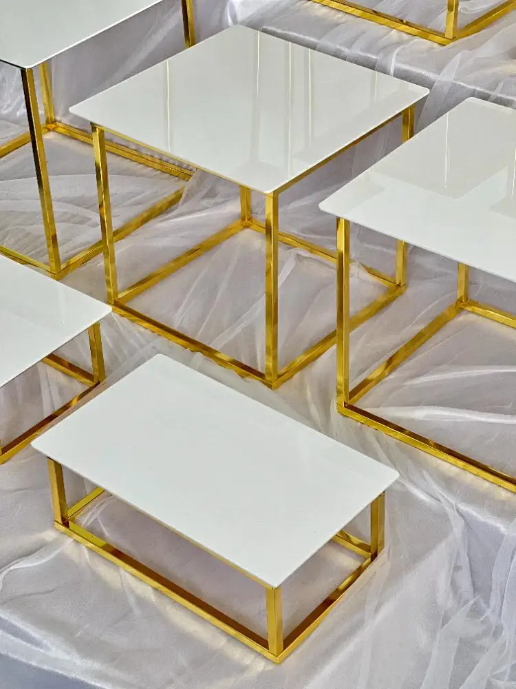 12～20個入り 高級ゴールドフレーム ホワイトトップ デザ - Display Risers Set のレビューと価格